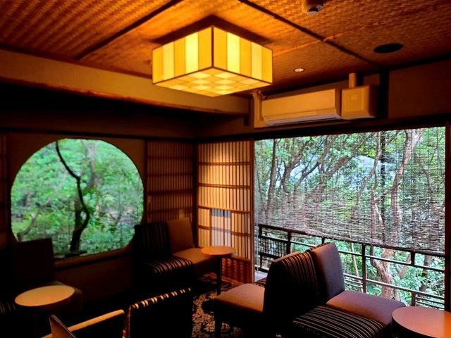 Salon de KANBAYASHI(上林春松本店) 五段重アフタヌーンティー(5단 상자 교토 애프터눈티)