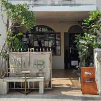 SRNA. Cafe ที่เรียบเท่แต่แอบอบอุ่น