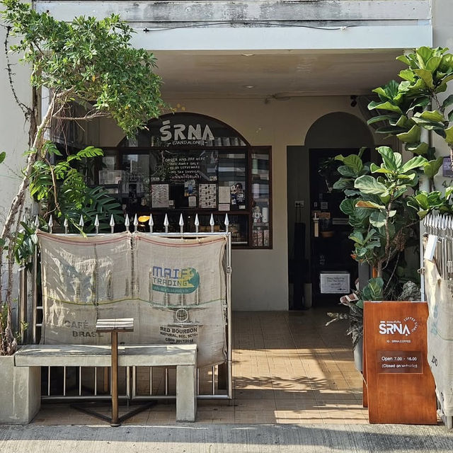 SRNA. Cafe ที่เรียบเท่แต่แอบอบอุ่น
