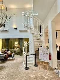 Dinner in a Daydream: Inside Blossom A Glassmansion