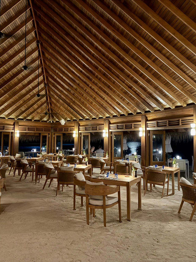 Overwater Dining at Huvafen Fushi 🌊🐠