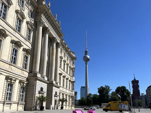 Humboldt Forum: A Cool Escape & Fascinating Asian Art in Berlin! 🇩🇪🏛️