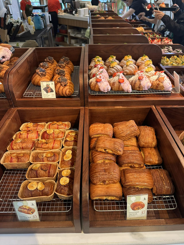 요즘 핫한 다낭 미케비치 베이커리 카페🥨