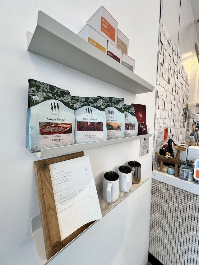 Pause It Cafe Hong Kong, Latte Art Meets Urban Calm in Mong Kok