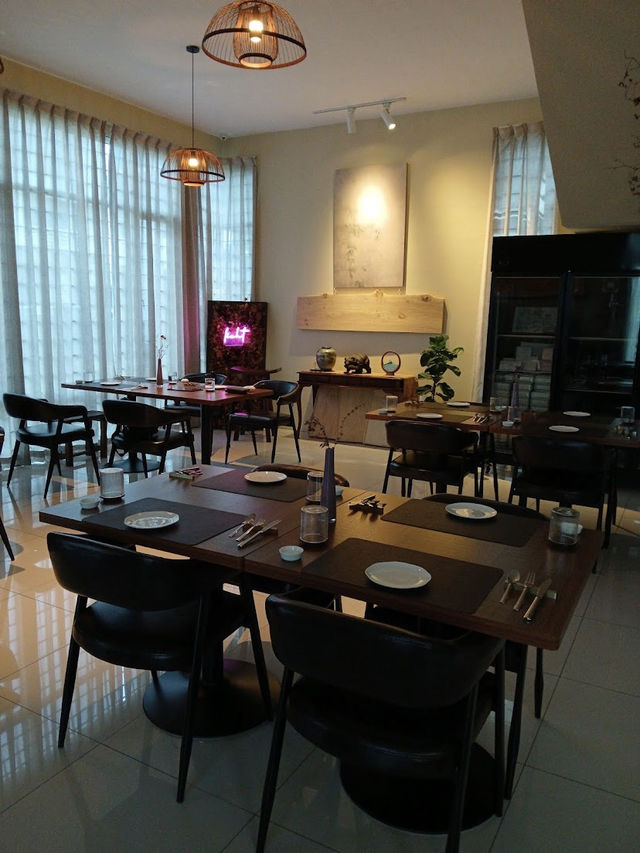 Licht Patisserie Kota Kinabalu, A Refined Dance of Pastry and Elegance