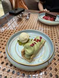 Take a break at Ritz Carlton Singapore 