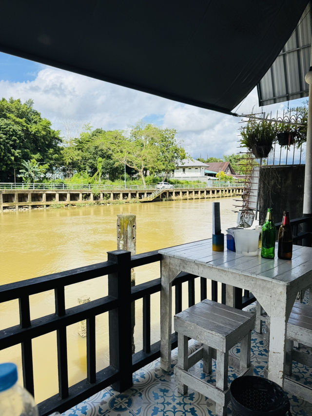 ร้าน ”สบายใจ“ ริมแม่น้ำ ร้านอร่อยที่จันทบุรีต้องมา