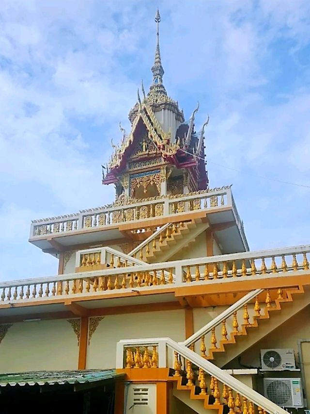 มาชื่นชมทัศนียภาพที่วัดเขาสำเภาทองกัน