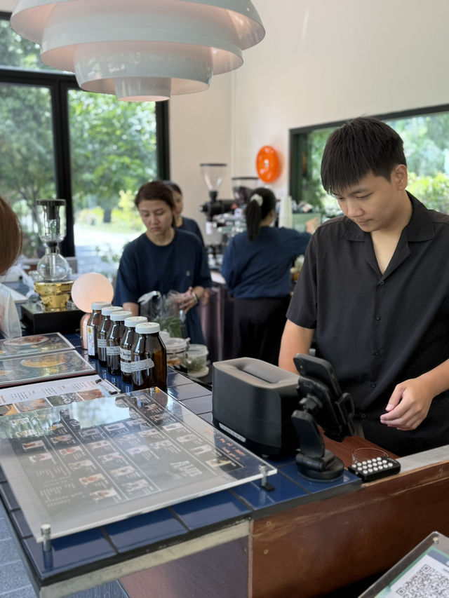 A Life cafe & gallery ร่มรื่นกับเครื่องดื่มอร่อยๆ