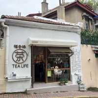 🏘️ Qingdao Alley Adventures — Where Red Roofs Meet Real Life