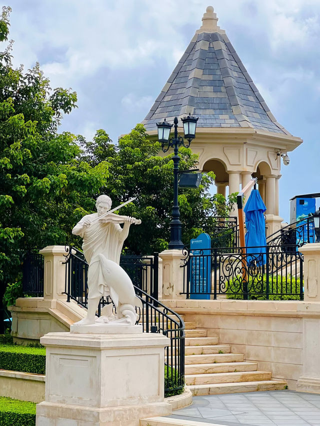 🎭 Where Is This Fairytale Castle?! – Xiamen’s Hidden Gem by the Sea 🏰🌊