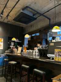 the café’s vintage wood-paneled interior, soft lighting, and jazz-infused ambiance create a warm🥰
