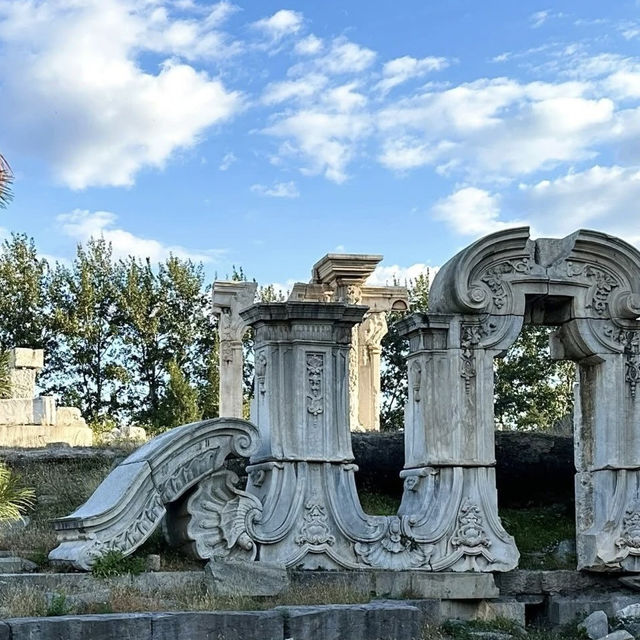 🏯 Let’s Go to the "Garden of a Thousand Gardens" (万园之园) – The Ruins of Yuanmingyuan, Beijing’s Lost