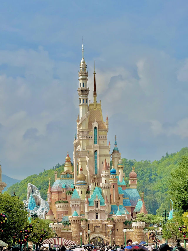 プレゼントってまさかの香港ディズニーランド🎁🎆🎠✨ プレゼントってまさかの香港ディズニーランド🎁🎆🎠✨
