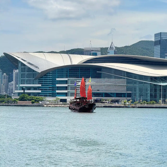 Junk Boat Cruise on Victoria Harbour – Heritage & Glam Winds