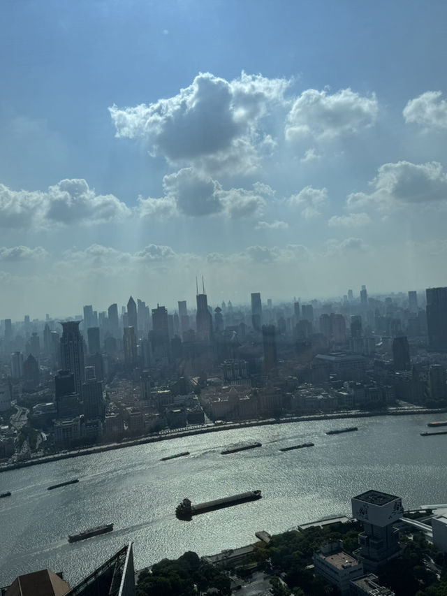 上海浦東麗思卡爾頓酒店 52 樓下午茶，高空之上的優雅食光