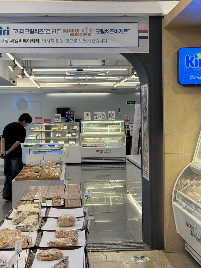 숨겨진 책방 📚