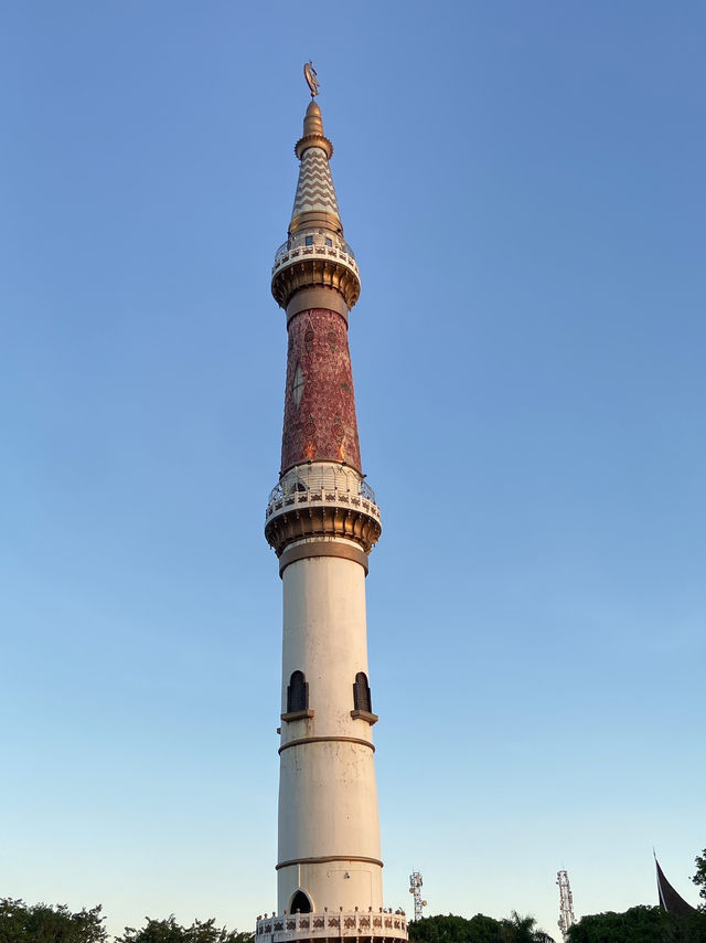 Sacred Splendor: Unveiling the Grand Mosque of West Sumatra