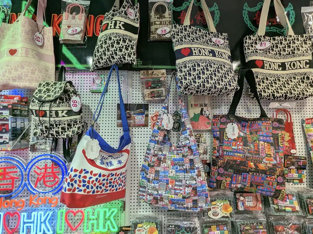 ISSUE 香港手信店 ร้านขายของที่ระลึกฮ่องกง ISSUE 香港手信店 ร้านขายของที่ระลึกฮ่องกง