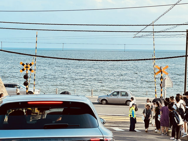 ⛩️「電車駛過的瞬間,就是青春的定格。」 ⛩️「電車駛過的瞬間,就是青春的定格。」