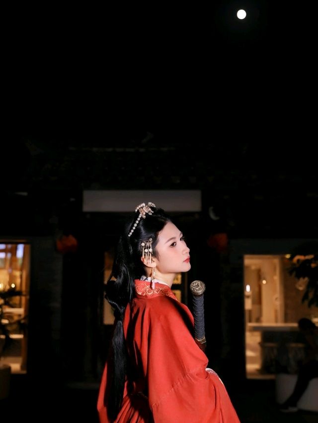 ใส่ชุดจีนเฉิงตู ถนนคนเดินกว้างแคบ
