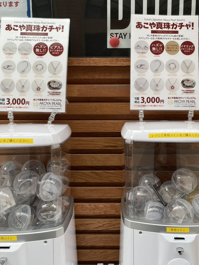 店頭の坊ちゃんが目印！道後最大級のお土産スポット