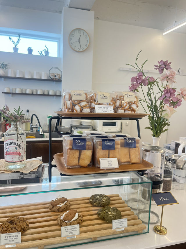 제주시에 위치한 유일하게 늦게까지하는 감성카페☕️