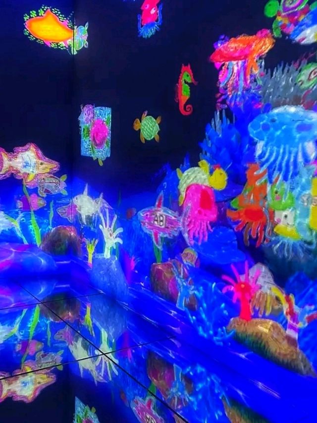 🌌 Step Into the Infinite – The Magic of teamLab Borderless, Tokyo