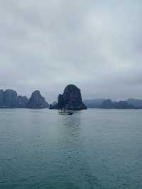 My first cruise at Halong Bay! 🛳️
