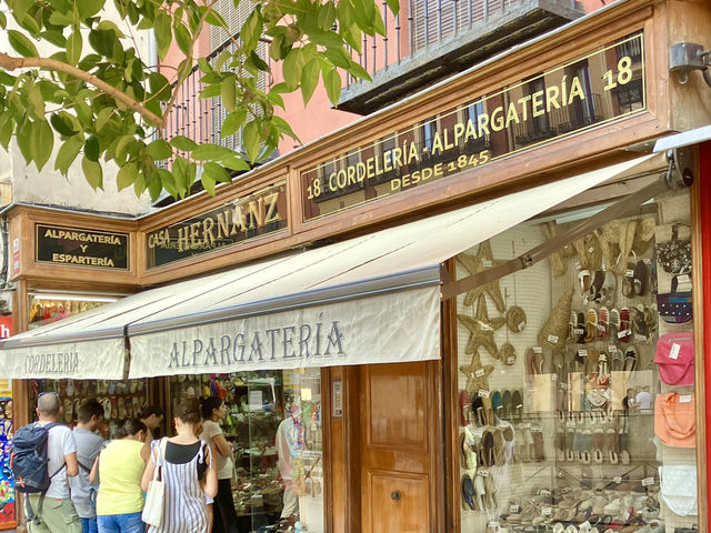 マドリード女子達に愛されるのエスパドリーユ屋さん🇪🇸