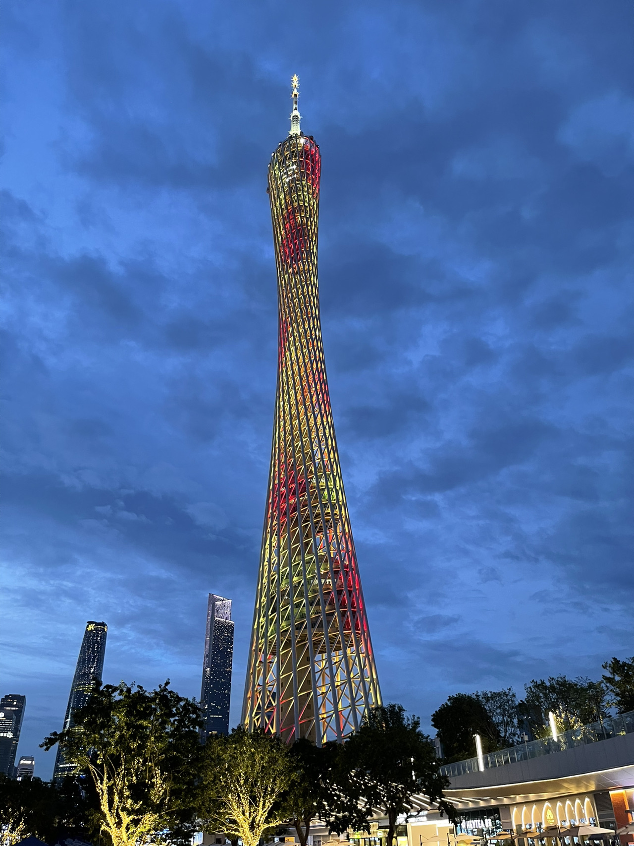 Snack attack and skyline vibes in Guangzhou — my stay at Yizhi Mercure near Canton Tower was legit 🙌🌇. You get super easy access to the city’s best spots (hello Pearl River views!), comfy rooms, and a scene full of modern architecture — even if the weather flips from sunny to rainy in a heartbeat.

Food lovers: The in-house restaurant was a big win! Served up bread, lettuce, ham, and warm soup — perfect after a day out exploring. Tip: go for the meat dishes, which were the stars at our table. The breakfast is complimentary, plus there’s free coffee all day for an extra boost. Heads up: if you’re a light sleeper, request a room away from the main street — soundproofing could use a little work.

Must-See Places:
Guangzhou Tower (Yiyuan Road, Tianhe District) — only 10 minutes walk from the hotel, don’t miss the striking city view from the observation deck.
Pearl River Promenade — perfect for a chill or sunset stroll, with awesome outdoor cultural landscapes.
Pazhou Exhibition Center — reachable by metro, blend business and leisure if you’re in town for work.
Hotel: Yizhi Mercure (Canton Tower Metro Station Pazhou Exhibition Store)
Address: No.2 Dongqing Street, Yiyuan Road
Open 24/7, breakfast from 7–10 am

Getting Around:
Metro access is fantastic (Canton Tower station is walkable), and taxis are easy to grab. For the full city experience, try cycling between nearby riverfront public spaces.

Travel Tips:
Bring an umbrella for the random rain, and download a translator app for easy menu navigation.
Exchange small bills for market shopping.
The area’s very safe and clean — locals are friendly!

#GuangzhouEats #CityViews #FoodieFinds #ModernVibes