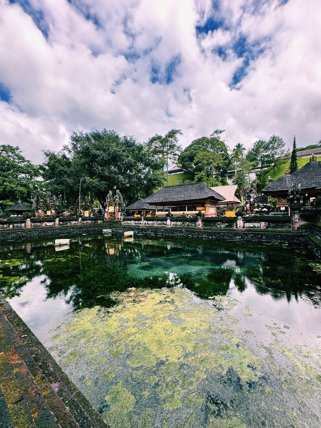 Tirta Empul: Sacred Serenity in Bali 🌿💧 Tirta Empul: Sacred Serenity in Bali 🌿💧