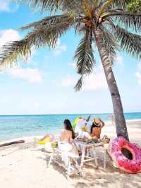 Stayed on a Kelong just off the island, took boat to visit, island seems abandoned now, went snorkelling,