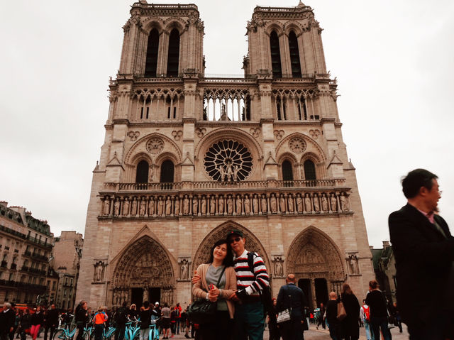 ⛪️巴黎聖母院｜走進歷史裡的一段靜謐
