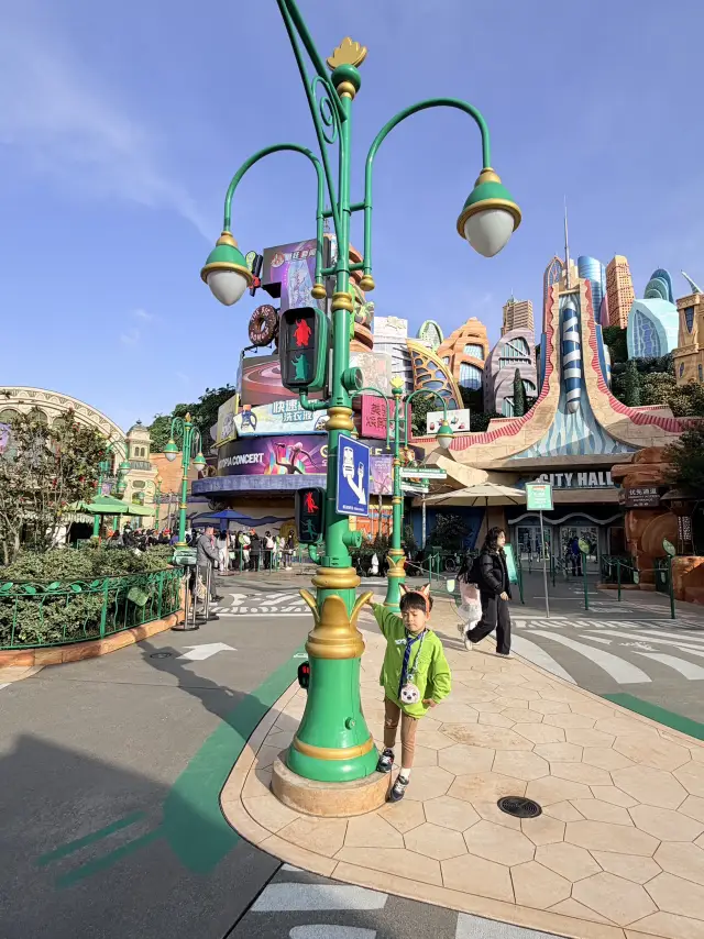 Immerse yourself in the world of Zootopia 2!