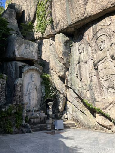岩壁の彫刻が圧巻の釜山ホットプレイス。 | Trip.com 釜山