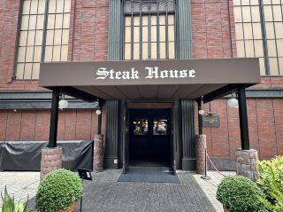 【ของอร่อยโตเกียว ย่านเอบิสึ】ที่สุดของตำนานร้อยปีจากนิวยอร์ก! "Peter Luger สาขาโตเกียว" สเต็กทีโบนดรายเอจขั้นเทพ ในบรรยากาศโรงละครวินเทจสุดหรู