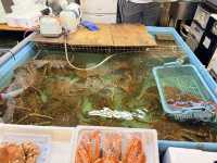 北海道小樽「鱗友朝市」海鮮攻略 🦀 超高 CP 值朝市食堂魚生飯＋三大名蟹（長腳蟹/毛蟹/花咲蟹）實測避坑指南！