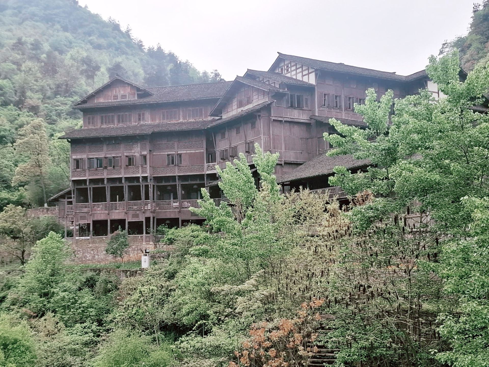 水墨画のように美しい貴州の伝統村落「烏江寨」