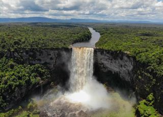 🌿 Kaieteur Falls, Guyana 🇬🇾 — A Hidden Wonder in the Heart of the Amazonian Rainforest