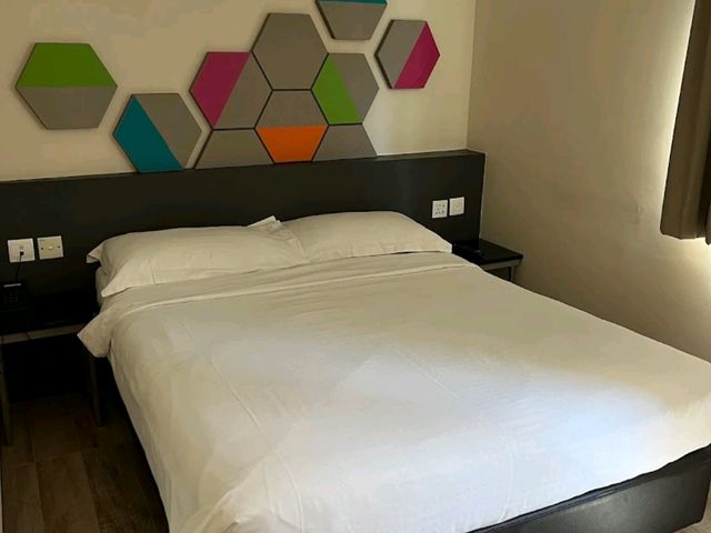 “Clean Comfort in the Heart of Geylang”