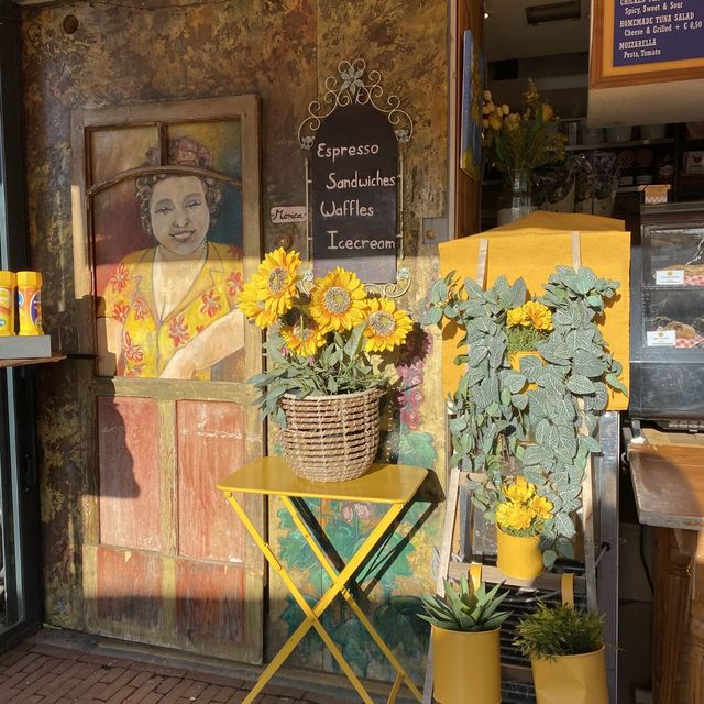 Van Gogh Cafe
