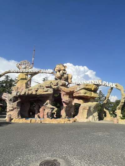 ジョージア🇬🇪/丘の上の遊園地『ムタツミンダ公園