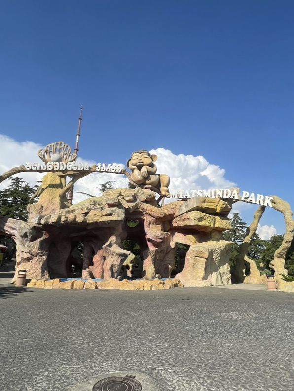 【ジョージア🇬🇪/丘の上の遊園地『ムタツミンダ公園⛲️』】