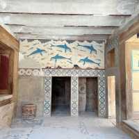 A trip back in time at Knossos ✈️