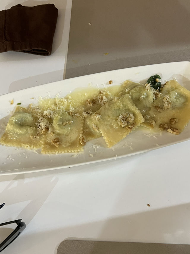 🇮🇹사르데냐 수영장 앞에서 먹는 만찬