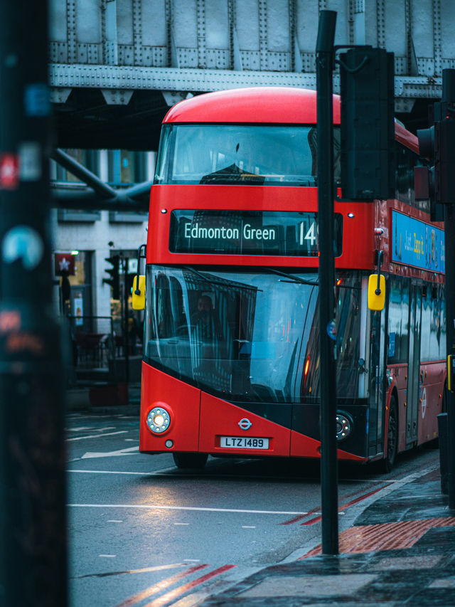 Route 38 – Victoria to Clapton Pond via Piccadilly Circus