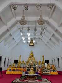 🏯 Wat Hin Thaen Lam Pachee – The Hundred-Million Glass Ship Temple