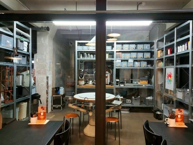 คาเฟ่และ Coffee Roaster ชื่อดังของเมือง Maastricht