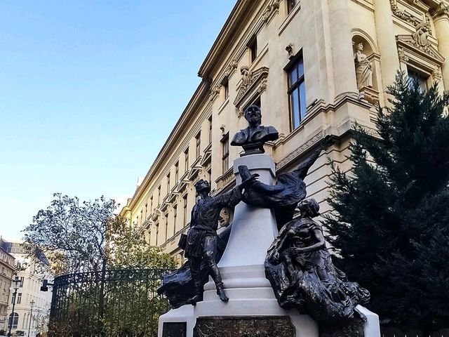 Bucharest: Between Past and Future 🌆